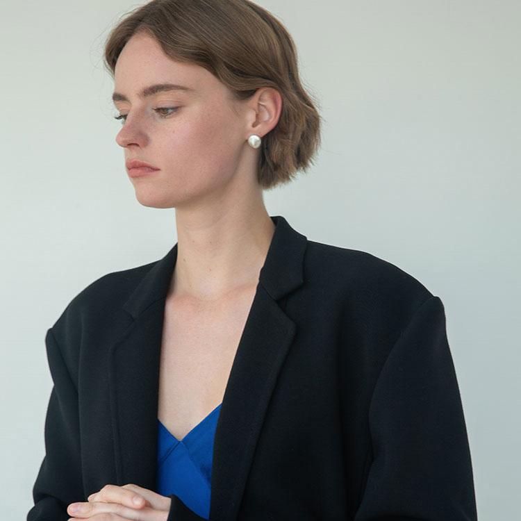 round pearl stud earrings for women